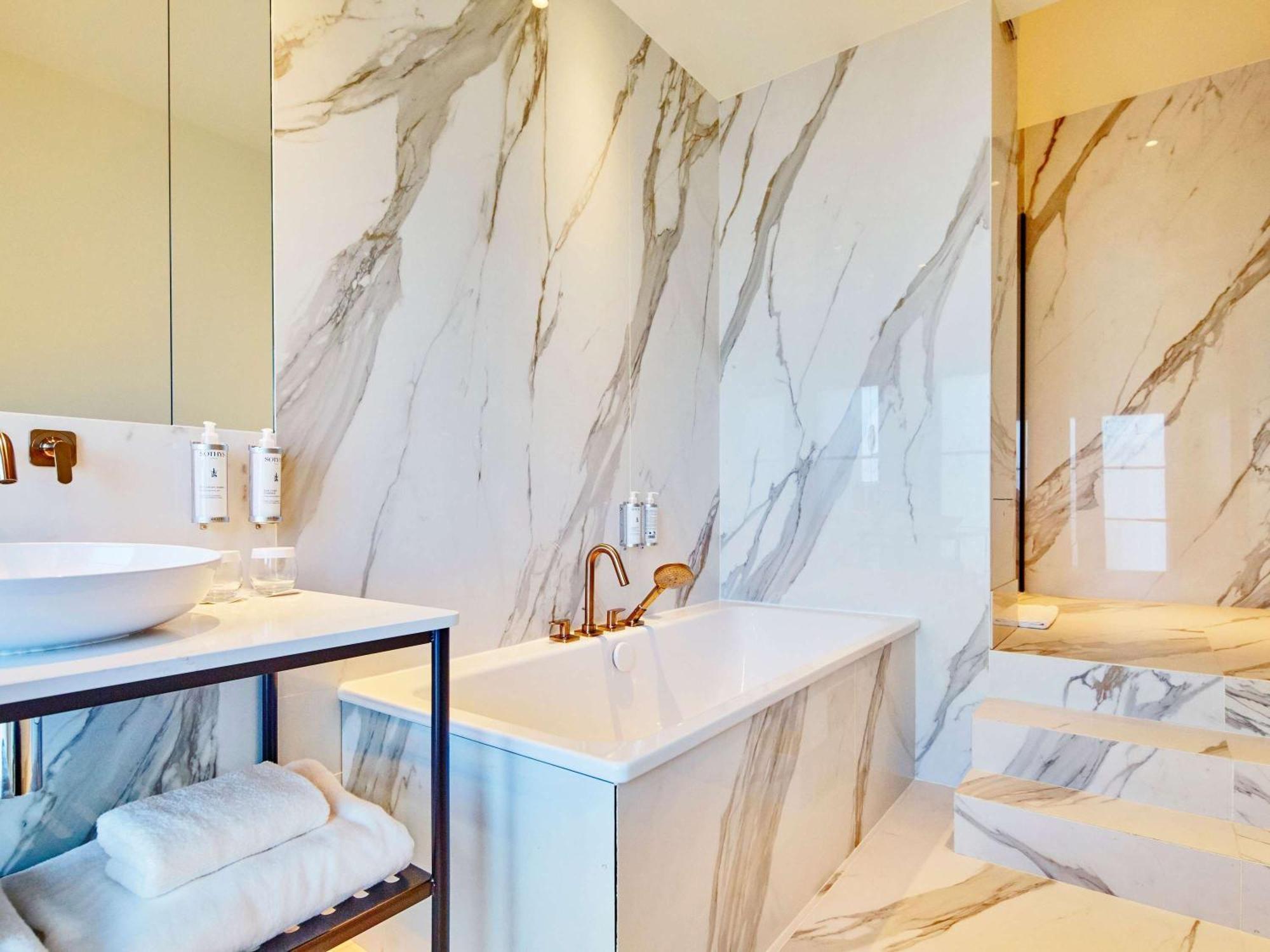 La Licorne Hotel & Spa Troyes - Mgallery Collection ทรัวส์ ภายนอก รูปภาพ