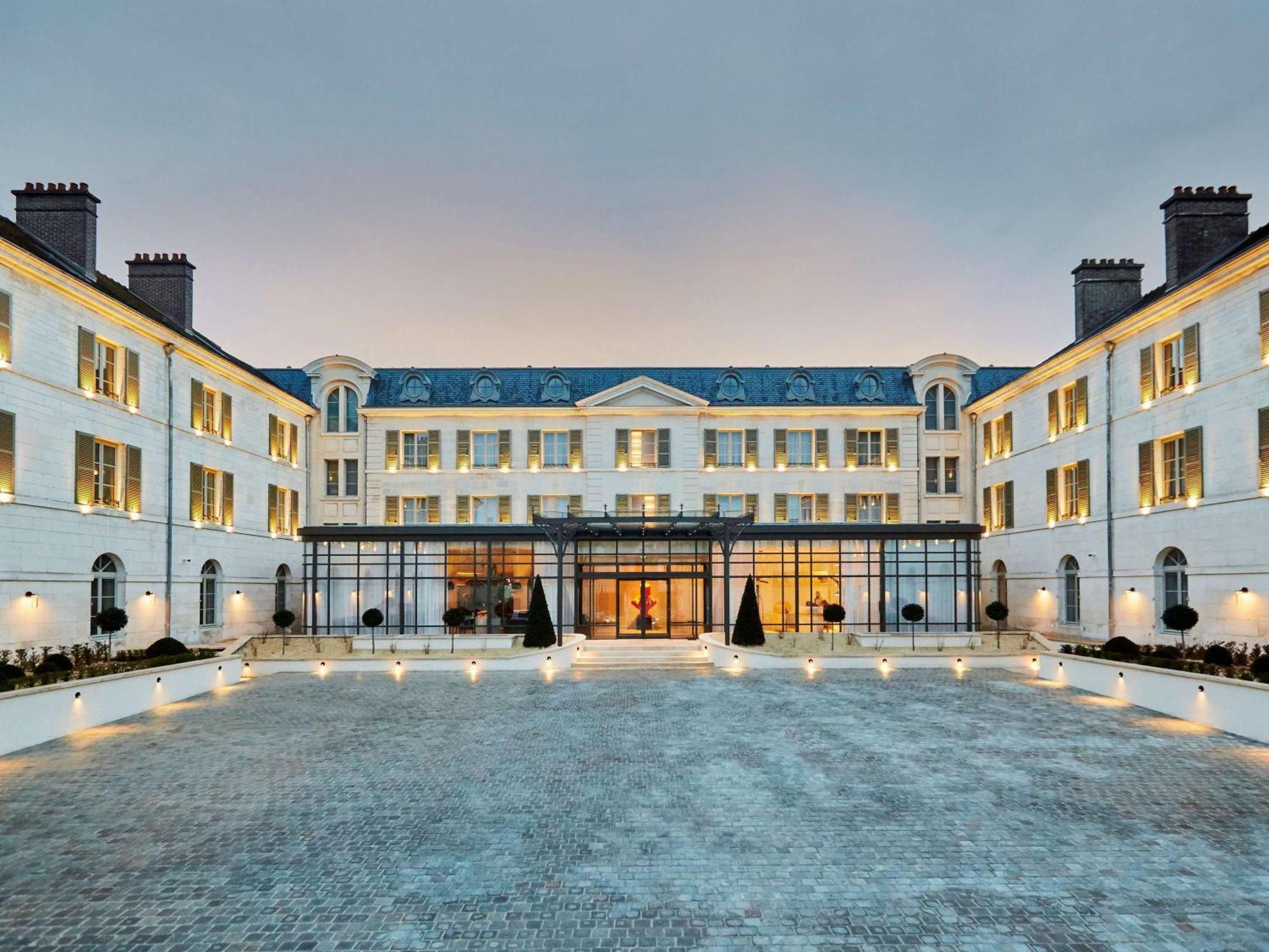 La Licorne Hotel & Spa Troyes - Mgallery Collection ทรัวส์ ภายนอก รูปภาพ